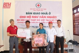 Bàn giao nhà ở cho ngư dân nghèo tại huyện Nga Sơn