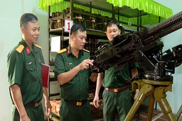 Người trưởng ban quân khí toàn năng
