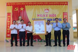 Phó Chủ tịch UBND tỉnh Lê Đức Giang dự ngày hội Đại đoàn kết toàn dân tộc tại khu dân cư Thanh Xuân, thị trấn Hậu Lộc