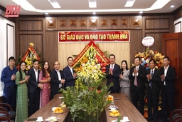 Phó Bí thư Tỉnh ủy Trịnh Tuấn Sinh chúc mừng ngành giáo dục nhân Ngày Nhà giáo Việt Nam
