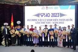 Tặng Bằng khen cho sinh viên đoạt giải tại Kỳ thi Olympic Vật lý sinh viên toàn quốc năm 2023