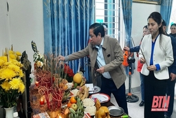 Thăm hỏi, động viên gia đình có người bị thiệt mạng  do hỏa hoạn ở huyện Vĩnh Lộc