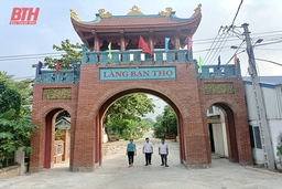 Nữ bí thư chi bộ, trưởng thôn hết lòng vì công việc