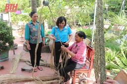 Chủ tịch Hội Phụ nữ xã Hoằng Xuyên đưa nghề về quê