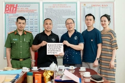 Công an xã Nam Giang (Thọ Xuân) trao trả 110 triệu đồng cho người chuyển khoản nhầm