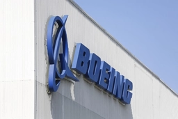 Hãng sản xuất máy bay Boeing trả mức lương cao chưa từng có cho một CEO