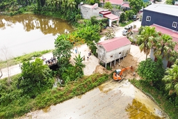 [Multimedia] Lấp mương, làng lo... lỡ vụ lúa