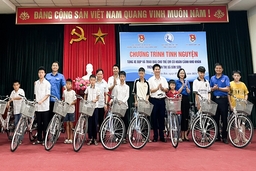 Tặng xe đạp và trao học bổng cho trẻ em có hoàn cảnh khó khăn tại thị xã Bỉm Sơn