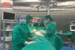 Phẫu thuật cắt khối u xơ tử cung nặng 2kg cho nữ bệnh nhân 54 tuổi