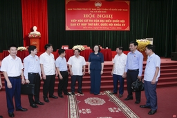 Phó Chủ tịch Hội đồng Dân tộc của Quốc hội Cao Thị Xuân và ĐBQH tỉnh tiếp xúc cử tri huyện Nga Sơn và thị xã Bỉm Sơn