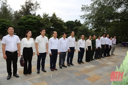 Đoàn đại biểu tỉnh viếng anh hùng liệt sĩ tại các nghĩa trang liệt sĩ tỉnh Tây Ninh