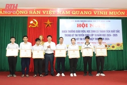 Thị xã Bỉm Sơn  khen thưởng  giáo viên và học sinh có thành tích xuất sắc trong kỳ  thi tuyển sinh lớp 10 học 2024-2025 và tốt nghiệp THPT năm 2024