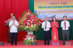 Phó Bí thư Tỉnh ủy Trịnh Tuấn Sinh chung vui “Ngày hội toàn dân bảo vệ an ninh Tổ quốc