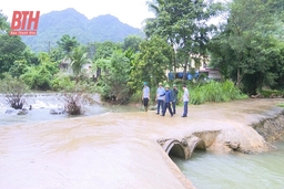 Bá Thước: Sơ tán 14 hộ dân đến nơi tránh trú an toàn