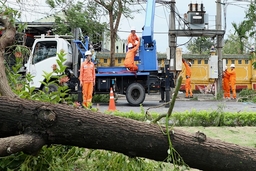 Khôi phục hơn 90% hệ thống điện, viễn thông, giao thông bị thiệt hại bởi bão