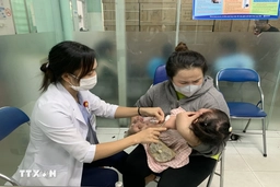 Khẩn trương rà soát, tổ chức tiêm bù vaccine sởi cho trẻ chưa được tiêm