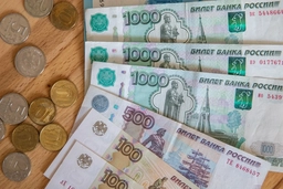 Đồng ruble trượt qua ngưỡng 110 ruble/USD