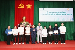 Công ty TNHH Lọc hóa dầu Nghi Sơn trao 196 suất học bổng cho học sinh, sinh viên có hoàn cảnh khó khăn