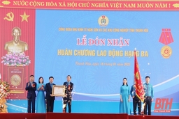 Công đoàn Khu Kinh tế Nghi Sơn và các Khu công nghiệp tỉnh Thanh Hóa đón nhận Huân chương Lao động hạng Ba