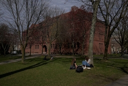 Mỹ ngăn cản đại học Harvard tuyển sinh viên nước ngoài