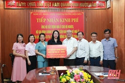 Tiếp nhận kinh phí hỗ trợ xây dựng 2 căn nhà ở cho hộ nghèo theo Chỉ thị 22 