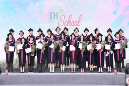 TH School Vinh: Lễ tốt nghiệp đầu tiên đánh dấu thành công mô hình giáo dục quốc tế tại Nghệ An