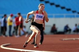 Đánh bại “đàn chị”, Quách Thị Lan giành HCV cự ly chạy 400 m nữ