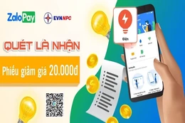 Khách hàng quét mã QR, nhận ưu đãi khi thanh toán hóa đơn tiền điện qua ví ZaloPay