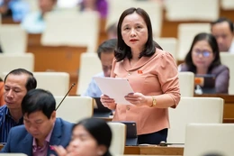ĐBQH Cầm Thị Mẫn (Đoàn ĐBQH tỉnh Thanh Hóa) tham gia góp ý vào dự án Luật Dầu khí (sửa đổi)