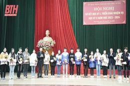 Như Xuân: Khen thưởng giáo viên, học sinh có thành tích trong kỳ thi học sinh giỏi cấp tỉnh năm học 2023-2024