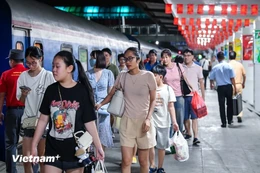 Chạy thêm nhiều tàu Bắc-Nam đưa người dân về quê đón Tết Ất Tỵ 2025