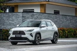 Toyota Việt Nam triệu hồi gần 1.500 xe Yaris Cross HEV do lỗi kính nóc