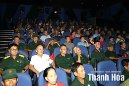 Xúc động 100 cựu chiến binh xã Hoằng Châu được mời xem phim “Mưa đỏ”