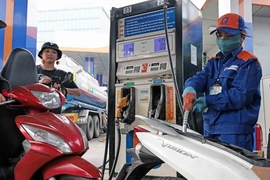 Giá xăng dầu đồng loạt tăng, RON95-III lên mức 20.608 đồng/lít