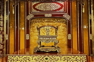 Vụ “Ngai vua triều Nguyễn” bị phá hoại: Kiểm điểm trách nhiệm các bên liên quan