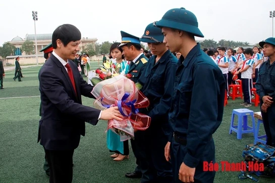 Chủ tịch UBND tỉnh Nguyễn Đình Xứng tham dự  lễ giao nhận quân  tại huyện Quảng Xương
