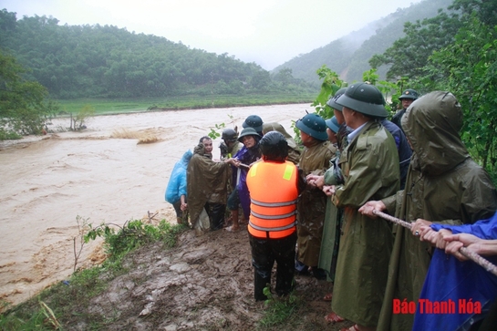 Người hùng cứu người trong cơn lũ