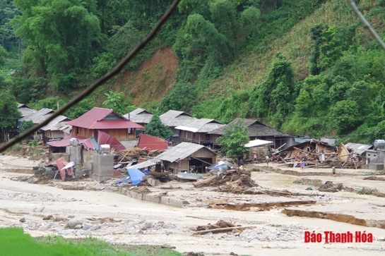 Video: Hình ảnh kinh hoàng về cơn lũ dữ ở bản Sa Ná, xã Na Mèo, huyện Quan Sơn