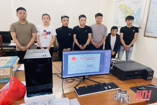 Bắt giữ ổ nhóm tội phạm làm giả CMND để lừa đảo chiếm đoạt gần 500 triệu đồng