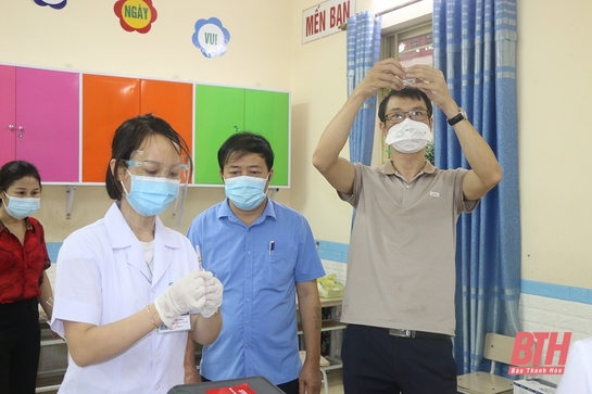 Triển khai tiêm vắc xin phòng COVID-19 đợt 9 năm 2021 trên địa bàn tỉnh Thanh Hóa
