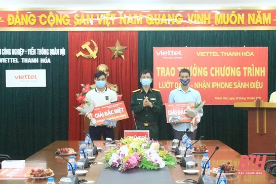 Viettel Thanh Hóa trao thưởng chương trình “Lướt Data - Nhận Iphone sành điệu”