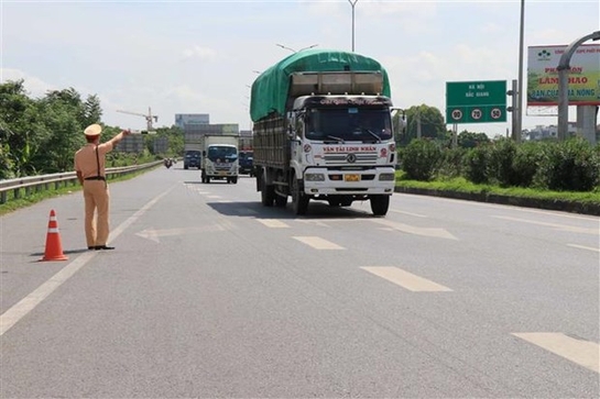 Ba tháng cao điểm kiểm tra, xử lý vi phạm trên các tuyến giao thông