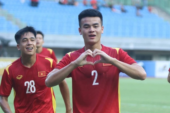 Cầu thủ Hà Châu Phi và HLV Mai Xuân Hợp của Đông Á Thanh Hóa được gọi tập trung đội tuyển U20 Việt Nam