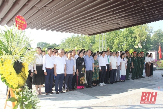 Hiệp hội Doanh nghiệp tỉnh Thanh Hoá dâng hương tri ân các Anh hùng liệt sỹ