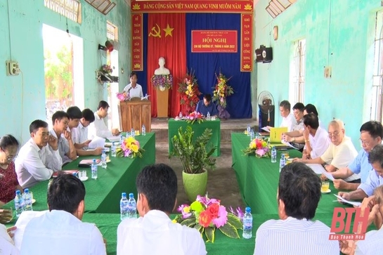 Trưởng Ban Quản lý KKTNS và CKCN tỉnh dự sinh hoạt chi bộ cùng đảng viên tổ dân phố Lan Trà