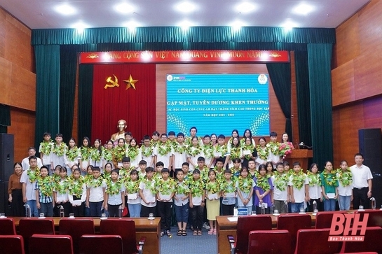 PC Thanh Hóa tuyên dương, khen thưởng con CNVC - LĐ đạt thành tích cao trong học tập