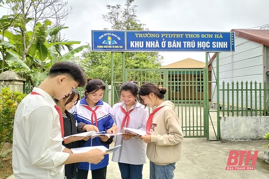 Ra khỏi vùng khó, còn đó nhiều nỗi lo... (Bài 1): Bấp bênh “con chữ” nơi bản nghèo