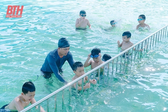 Hà Trung phát động Toàn dân tập luyện môn bơi phòng, chống đuối nước, khai mạc hè, Ngày Olympic trẻ em năm 2023