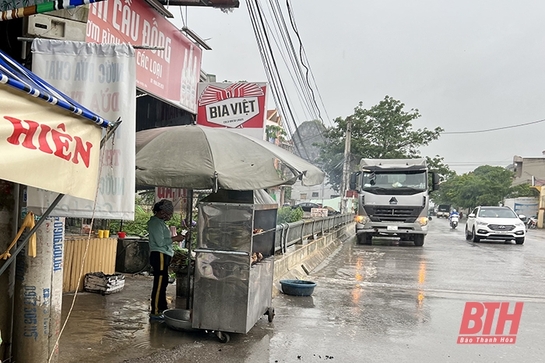 Tiềm ẩn nguy cơ mất an toàn vệ sinh thực phẩm tại các hàng, quán vỉa hè