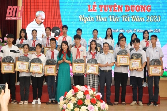 Tuyên dương “Ngàn hoa việc tốt” năm 2023